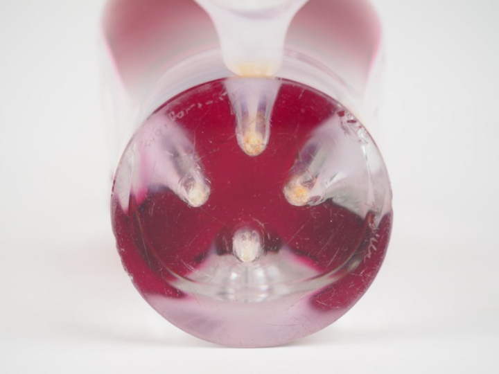 Vase coquille 1957 en verre tricolore (égrenure).
