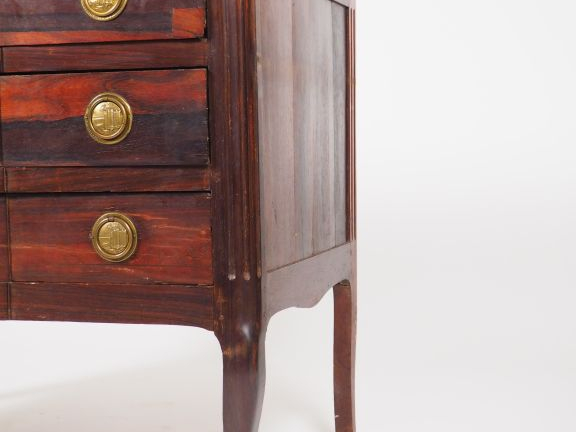 	Commode Transition Louis XV - Louis XVI en palissandre massif, ouvran