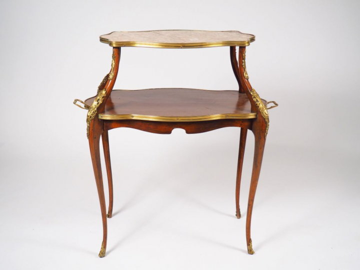 Table à thé Napoléon III de style Louis XV en acajou et marbre brèche,