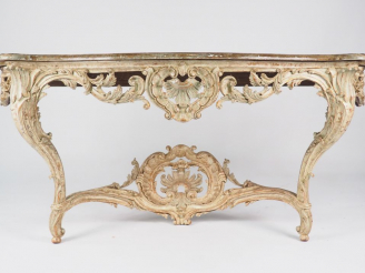Vente aux enchères Grande console de style Louis XV en bois sculpté et laqué gris, décor 