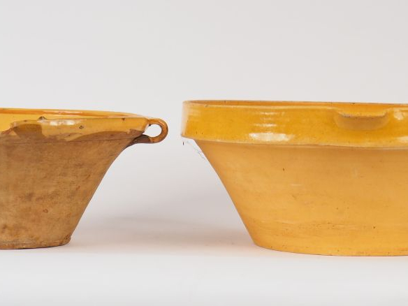 2 terrines ou grésailles en terre vernissée ocre.