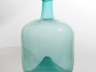 Vente aux enchères Grande bonbonne XVIIIème XIXème en verre soufflé.  H. 54 cm