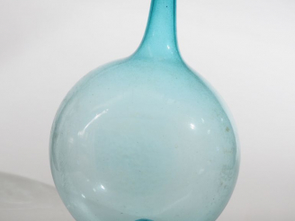 Vente aux enchères Dame-jeanne en verre soufflé de Grésigne.  H. 55 cm