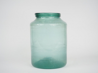 Vente aux enchères Bocal à conserve XVIIIème XIXème en verre soufflé.  H. 31 cm