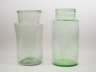 Vente aux enchères 2 bocaux à conserve en verre soufflé XVIIIème et fin XIXème.  H. 27,5 