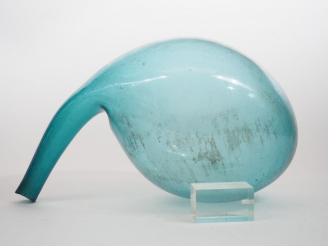 Vente aux enchères Grande cornue en verre soufflé XVIIIème de la Grésigne.