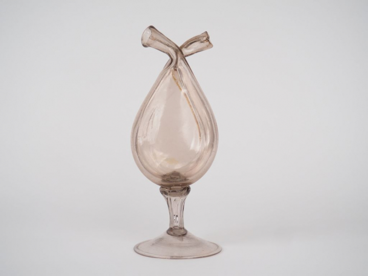 Guedoufle en verre soufflé XVIIIème.  H. 23,5 cm