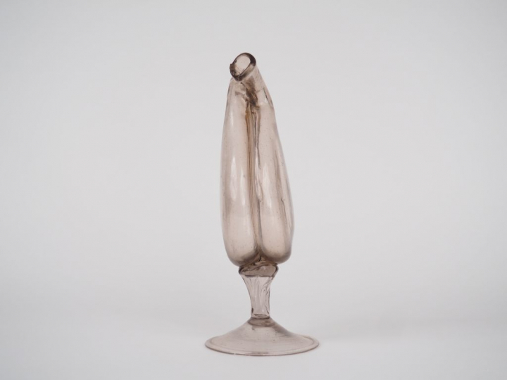Guedoufle en verre soufflé XVIIIème.  H. 23,5 cm