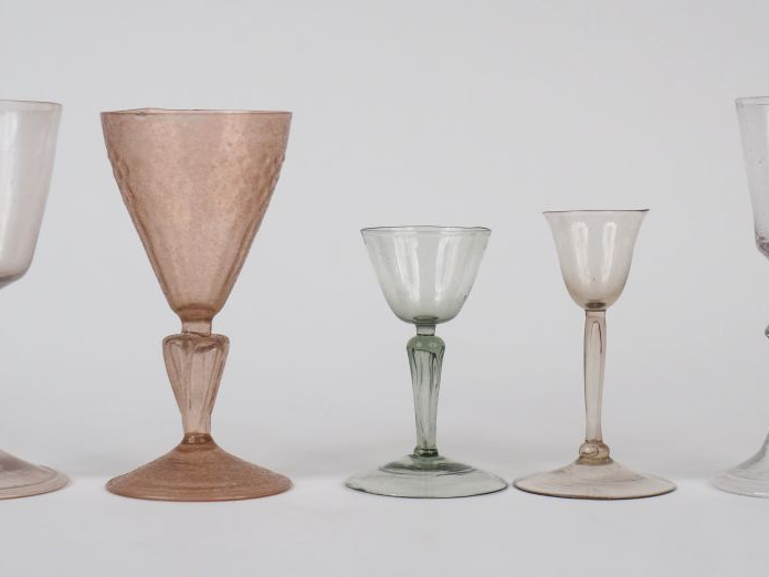 5 différents verres XVIIIème en verre soufflé.