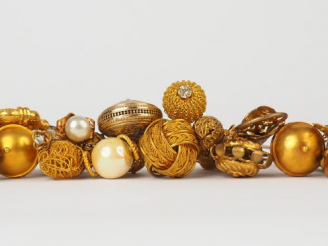 Vente aux enchères 29 épingles à chapeau.