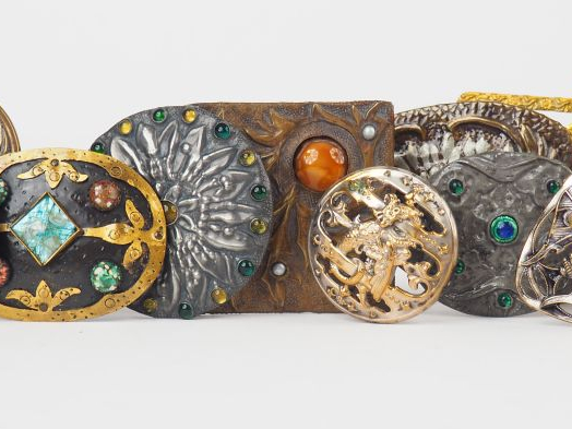 12 épingles à chapeau.