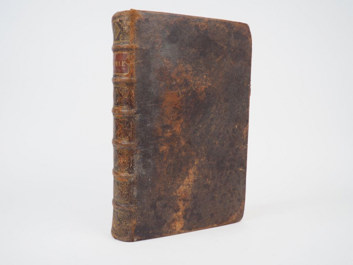 LA SAINTE BIBLE, qui contient le Vieux et le Nouveau Testament, c’est-