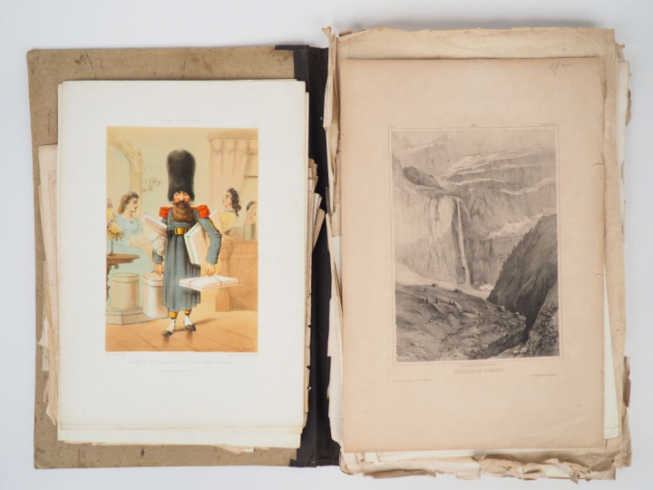 LOT DE GRAVURES. Costumes des Anciens Peuples. 3 cahiers in-4 brochés.