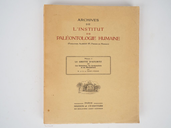 SAINT-PERIER. La Grotte d'Isturitz. III. Les Solutréens, Les Aurignaci