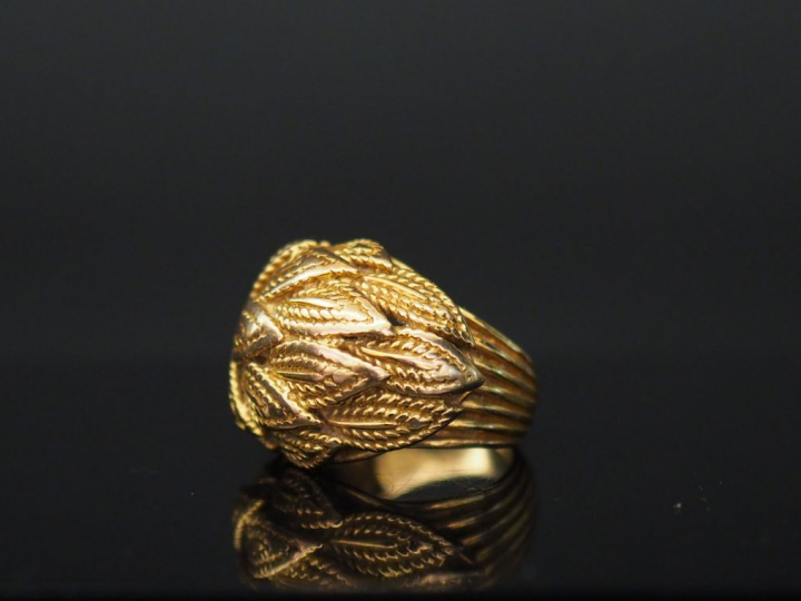 Bague dôme en or tressé.  Poids : 9,35 g