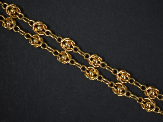 Vente aux enchères Giletière en or jaune. Long. 43 cm Poids. 21,10 g