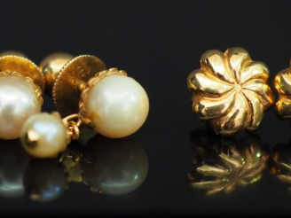 Vente aux enchères Ensemble comprenant :  - une paire de boucles d'oreilles en or jaune, 