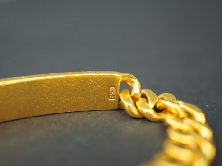Bracelet gourmette en or jaune. Poids. 37,46 g (non gravée, à charge d