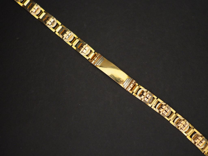 Bracelet gourmette en or, maillons articulés.  Poids : 7,90 g