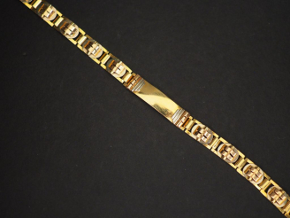 Vente aux enchères Bracelet gourmette en or, maillons articulés.  Poids : 7,90 g