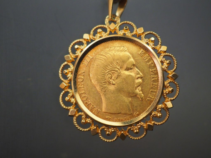 Pendentif Napoléon III en or, pièce de 20 francs montée. Poids : 8,50