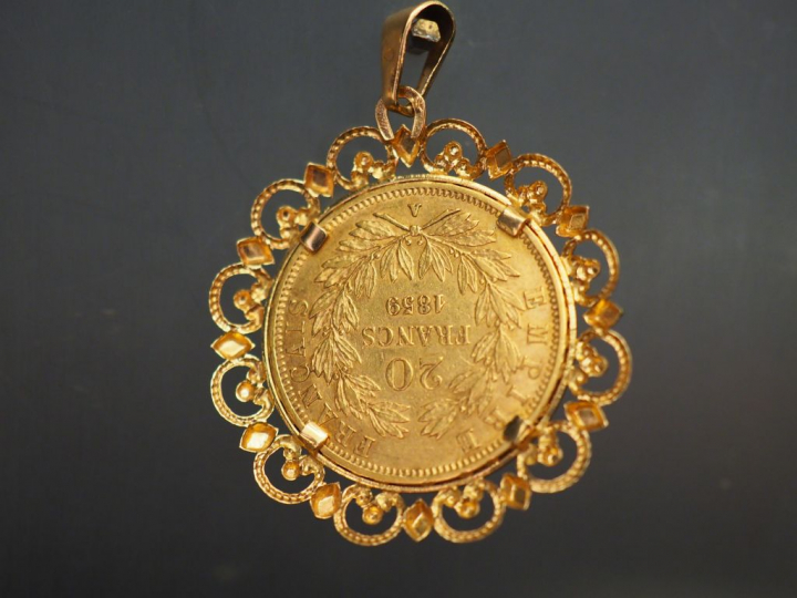 Pendentif Napoléon III en or, pièce de 20 francs montée. Poids : 8,50