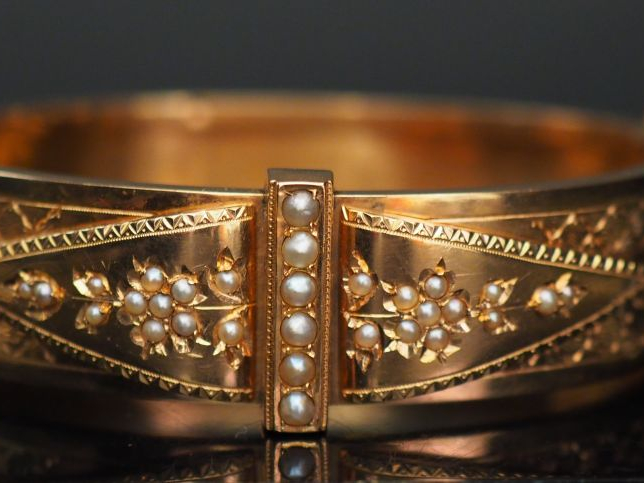 Bracelet Napoléon III en or et perles. Poids tel. 20,88 g