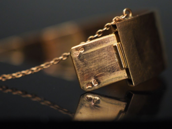 Bracelet Napoléon III en or et perles. Poids tel. 20,88 g