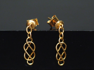 Vente aux enchères Paire de perce oreilles en or.  Poids : 1,60 g