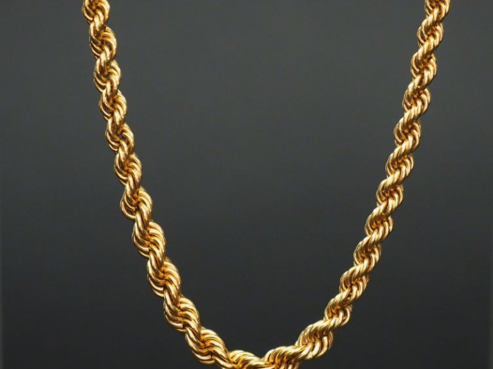 Collier en or, maille torsadée.  Poids : 15,34 g