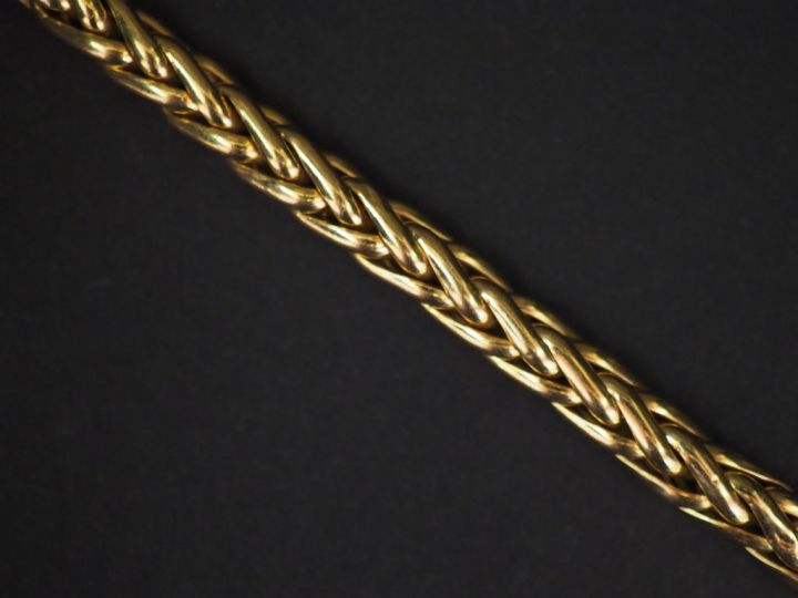 Bracelet en or, maille tressée. Poids : 13,26 g