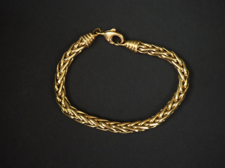 Bracelet en or, maille tressée. Poids : 13,26 g