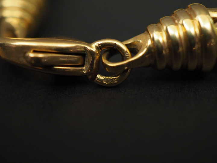 Bracelet en or, maille tressée. Poids : 13,26 g