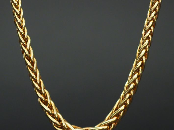 Collier en or, maille tressée.  Poids : 17,97 g