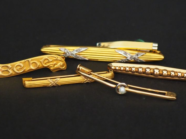 6 broches or (une ornée d'une perle) Poids tel. 8,52 g