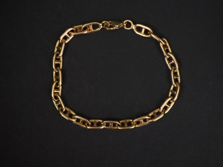 Bracelet en or, maillons ajourés. Poids : 14,25 g