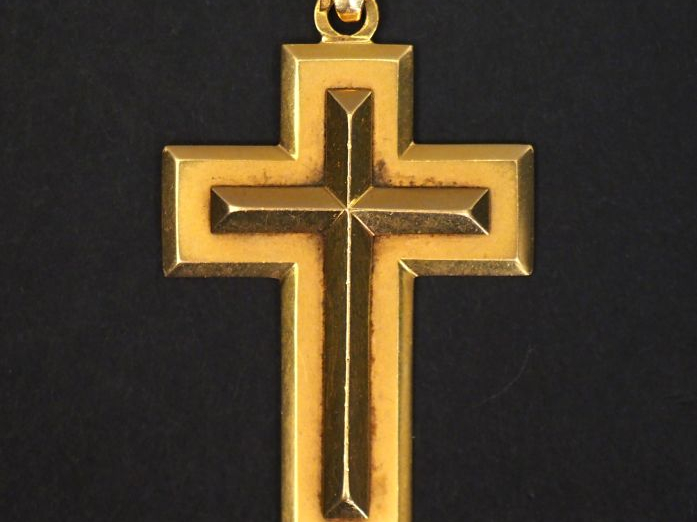 Croix en or.  Poids : 10 g