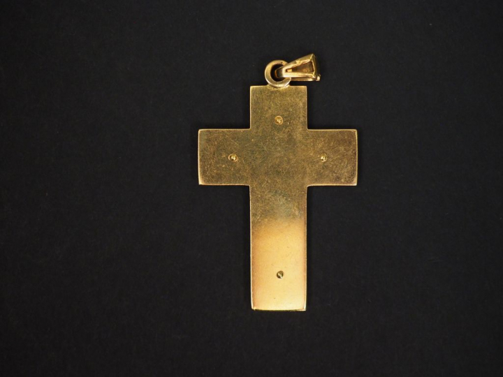 Croix en or.  Poids : 10 g