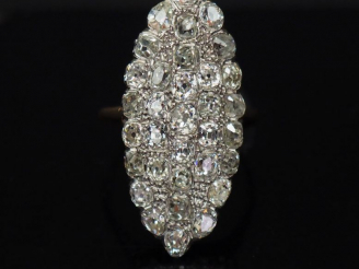 Vente aux enchères Bague marquise ornée de 32 brillants, monture or jaune. Poids tel. 8,7
