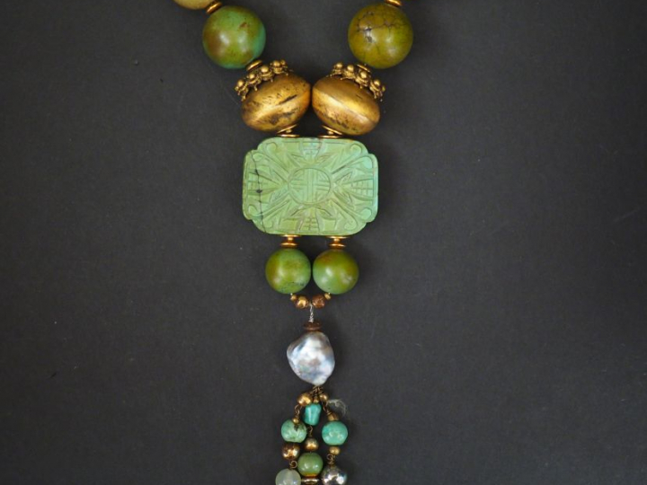 Superbe collier de créateur, à décor de turquoises, perle baroque et p