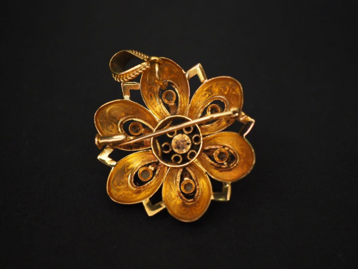 Pendentif transformable en broche Napoléon III en or jaune, perles et 