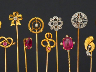 Vente aux enchères Collection de 11 épingles à cravate.  Poids tel : 13 g