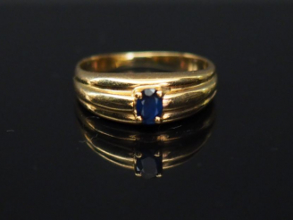 Vente aux enchères Bague en or jaune et pierre de couleur. Poids tel : 2,46 g