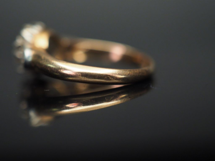 Bague 1900 en or jaune et diamant taillé en rose