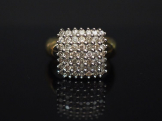 Vente aux enchères Bague en or jaune et pavage de brillants.  Poids : 5,41 g