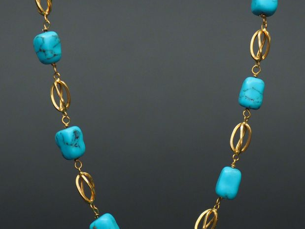 Collier en or jaune et turquoises. Long. 45 cm Poids tel. 17,28 g Brac
