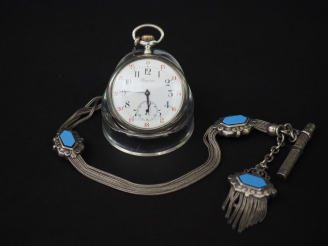 Vente aux enchères LONGINES. Montre de gousset en argent, belle giletière en argent et pi