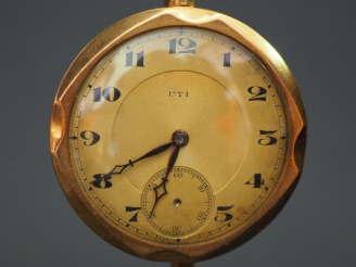 Vente aux enchères Montre de gousset or. Poids tel : 48,6 g