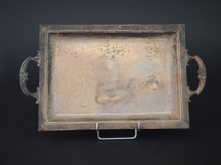 Plateau de style Louis XVI en argent, poinçon Minerve.  Poids : 265 g