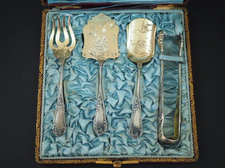 Service à douceurs quatre pièces, Napoléon III de style Rocaille en ar